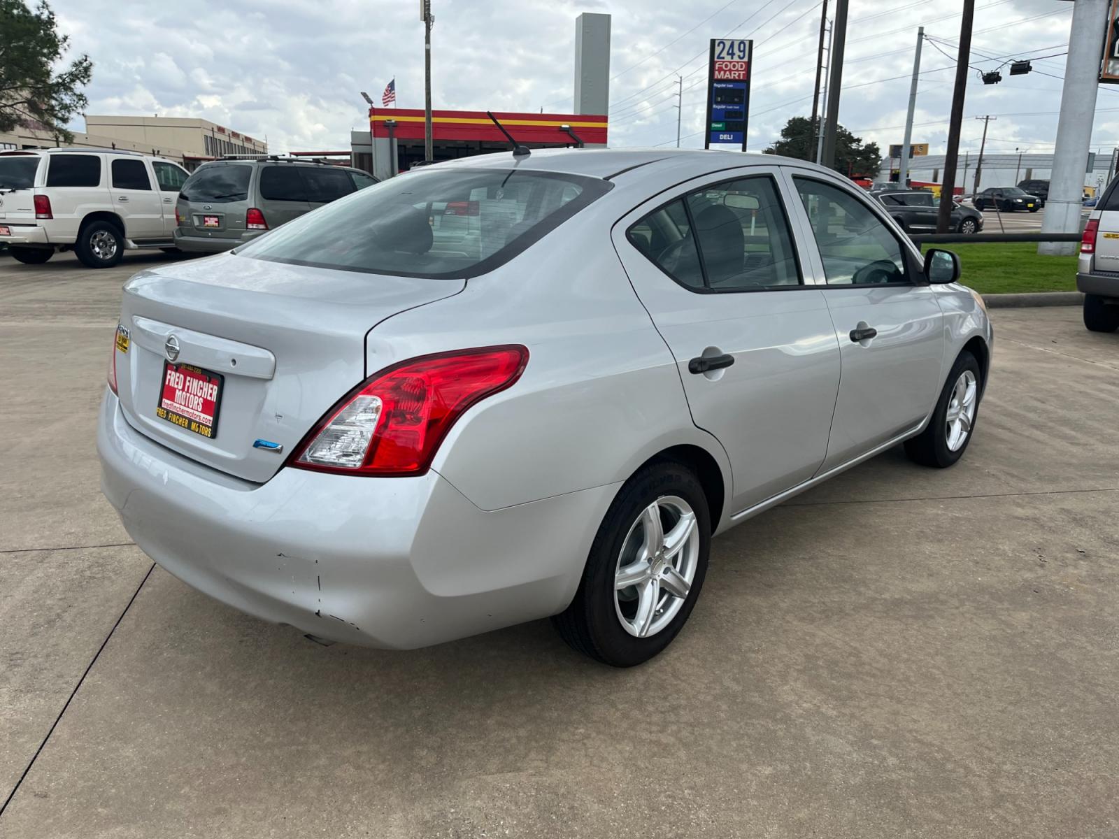 2014 SILVER /black Nissan Versa 1.6 S 5M (3N1CN7AP3EL) with an 1.6L L4 DOHC 16V engine, 5-Speed Manual transmission, located at 14700 Tomball Parkway 249, Houston, TX, 77086, (281) 444-2200, 29.928619, -95.504074 - Photo #6